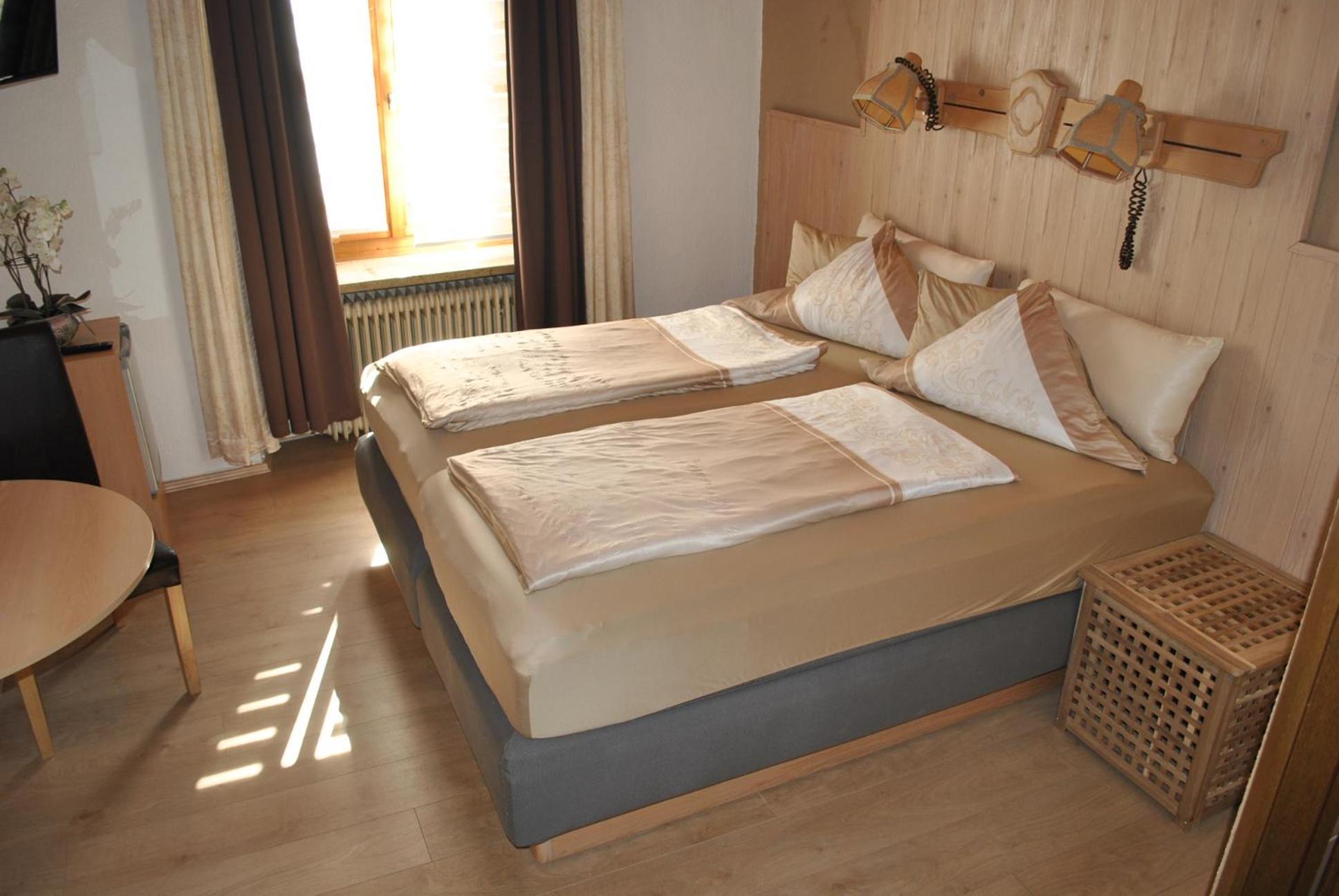 Hotel Pension Schwarzer Adler Наббург Экстерьер фото